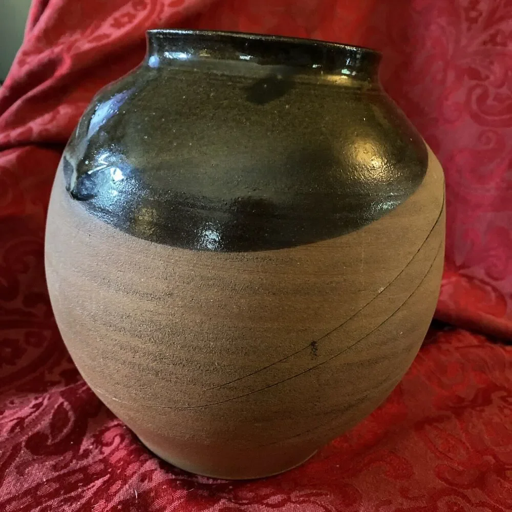 Hand Thrown Art potteryArt Pottery Vase - Picture 5 of 7